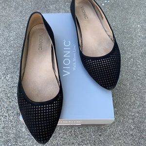 Vionic black sandals flats